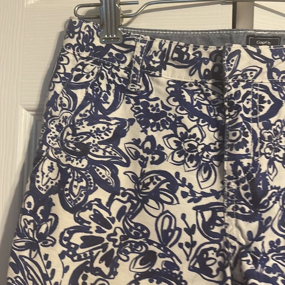 Gap kids Midi Short floral blue and white shorts size 10